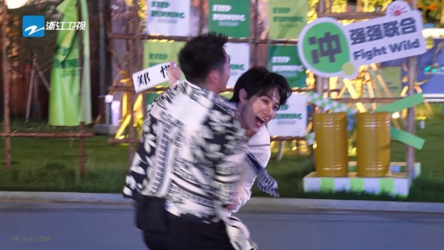 奔跑吧 第9季第9期 跑男来了 章若楠张真源比拼谁更尴 张靓颖坐过山车飙海豚音