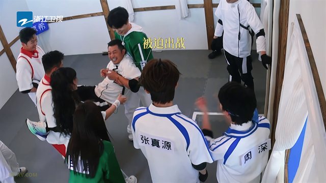 奔跑吧 第8季第12期 白鹿头顶水炸弹暴击范丞丞